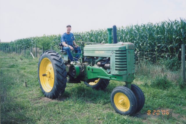 darrellandhis1948johndeerea.jpg