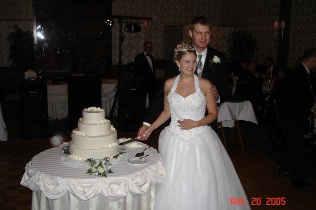 colleenrandycuttingthecake.jpg